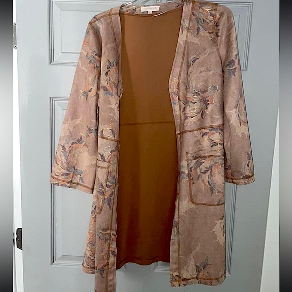 Super cute cardigan. Perfect for layering. Not too heavy and fits nice.